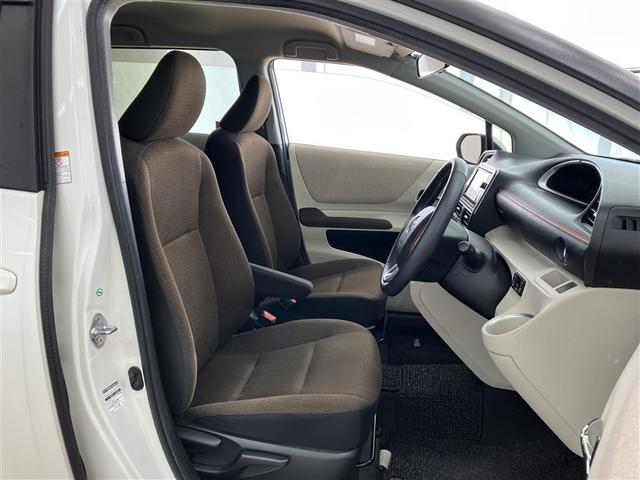 シエンタ ハイブリッドＧ　フルセグ　メモリーナビ　ＤＶＤ再生　バックカメラ　ＥＴＣ　ドラレコ　両側電動スライド　ＬＥＤヘッドランプ　ウオークスルー　乗車定員６人　３列シート（22枚目）