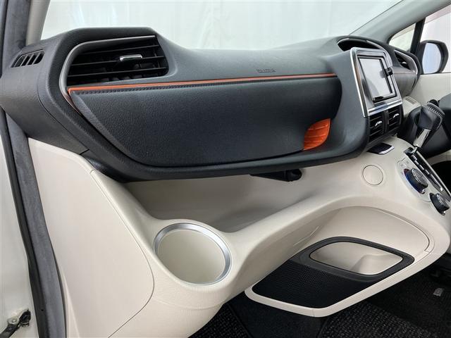 シエンタ ハイブリッドＧ　フルセグ　メモリーナビ　ＤＶＤ再生　バックカメラ　ＥＴＣ　ドラレコ　両側電動スライド　ＬＥＤヘッドランプ　ウオークスルー　乗車定員６人　３列シート（24枚目）