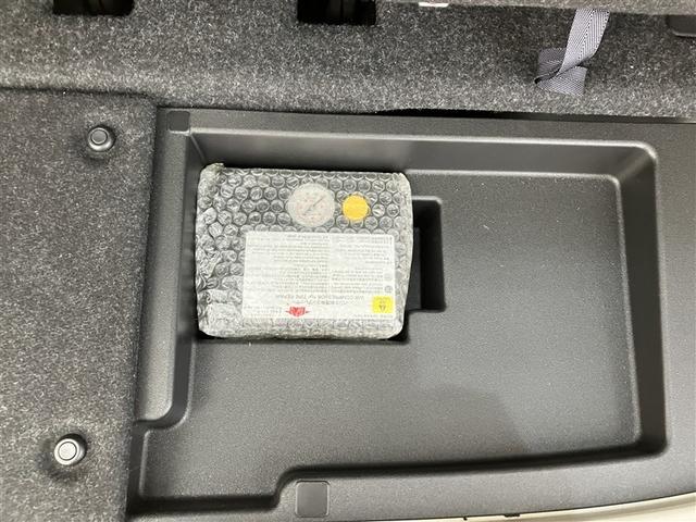 シエンタ ハイブリッドＧ　フルセグ　メモリーナビ　ＤＶＤ再生　バックカメラ　ＥＴＣ　ドラレコ　両側電動スライド　ＬＥＤヘッドランプ　ウオークスルー　乗車定員６人　３列シート（30枚目）