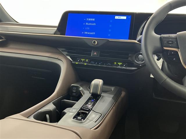 クラウンクロスオーバー Ｇアドバンスド・レザーパッケージ　革シート　４ＷＤ　フルセグ　バックカメラ　衝突被害軽減システム　ＥＴＣ　ドラレコ　ＬＥＤヘッドランプ（7枚目）