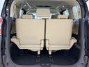 【トランクルーム】跳ね上げ式の３列目シートを収納すれば、とても広いトランクルームになります！家族でのキャンプも、友人とのゴルフも楽チンです♪こちらもクリーニング済みです。
