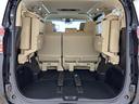 【トランクルーム】跳ね上げ式の３列目シートを収納すれば、とても広いトランクルームになります！家族でのキャンプも、友人とのゴルフも楽チンです♪こちらもクリーニング済みです。
