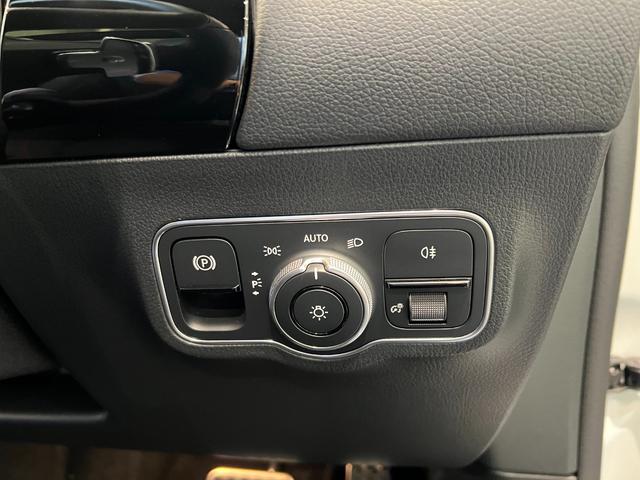 GLA200d 4マチック AMGライン レーダーセーフティP オフロードエンジニアリングP パノラミックスライディングルーフ 全周囲カメラ レザーDINAMICAシート 19インチアルミホイール 正規ディーラー認定中古車 2年保証(16枚目)