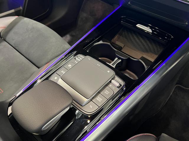 GLA200d 4マチック AMGライン レーダーセーフティP オフロードエンジニアリングP パノラミックスライディングルーフ 全周囲カメラ レザーDINAMICAシート 19インチアルミホイール 正規ディーラー認定中古車 2年保証(22枚目)