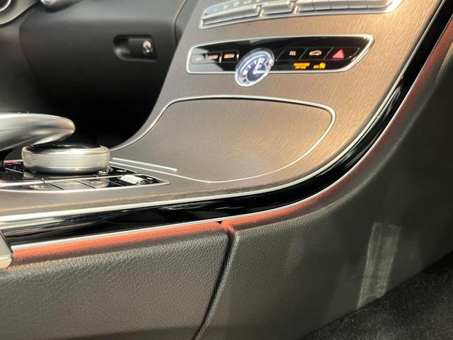 C180カブリオレスポーツレザエクスクルシブパッケジ レーダーセーフティパッケージ レザーエクスクルーシブパッケージ エアサス ヘッドアップディスプレイ 本革シート バックカメラ 青幌 19インチアルミホイール 正規ディーラー認定中古車 2年保証(30枚目)