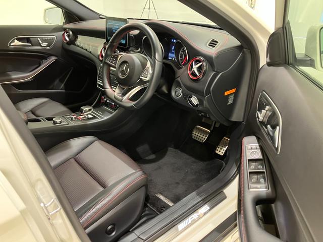 ＧＬＡクラス ＧＬＡ４５　４マチック　右ハンドル／カルサイトホワイト／レーダーセーフティパッケージ／バックモニター／パークトロニックセンサー／黒革シート／シートヒーター／ＡＭＧ１９ＡＷ／正規ディーラー認定中古車／２年保証（2枚目）