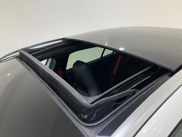 ＧＬＡクラス ＧＬＡ４５　４マチック　右ハンドル／カルサイトホワイト／レーダーセーフティパッケージ／バックモニター／パークトロニックセンサー／黒革シート／シートヒーター／ＡＭＧ１９ＡＷ／正規ディーラー認定中古車／２年保証（9枚目）