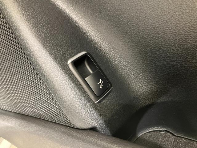 ＧＬＡクラス ＧＬＡ４５　４マチック　右ハンドル／カルサイトホワイト／レーダーセーフティパッケージ／バックモニター／パークトロニックセンサー／黒革シート／シートヒーター／ＡＭＧ１９ＡＷ／正規ディーラー認定中古車／２年保証（37枚目）