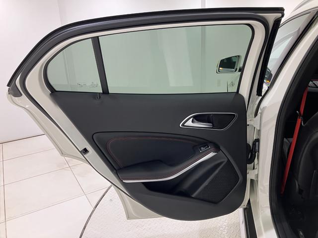 ＧＬＡクラス ＧＬＡ４５　４マチック　右ハンドル／カルサイトホワイト／レーダーセーフティパッケージ／バックモニター／パークトロニックセンサー／黒革シート／シートヒーター／ＡＭＧ１９ＡＷ／正規ディーラー認定中古車／２年保証（45枚目）