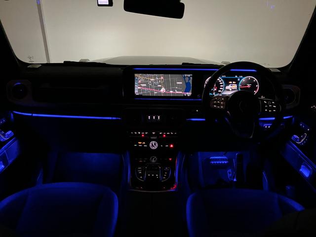Ｇクラス Ｇ４００ｄ　ＡＭＧライン　右ハンドル／オパリスホワイト／ワンオーナー／ラグジュアリーＰ／アダプティブダンピングシステム／パノラミックＳＲ／３６０°カメラ／Ｂｒｕｍｅｓｔａｒ／正規ディーラー認定中古車／二年保証（12枚目）