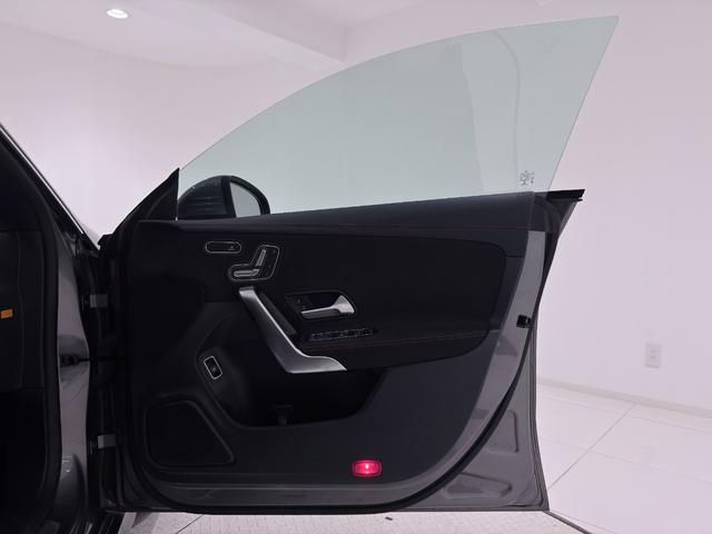 ＣＬＡクラス ＣＬＡ１８０　ＡＭＧライン　右ハンドル／セレナイトグレー／メモリー付きパワーシート／シートヒーター／アンビエントライト／正規ディーラー認定中古車／二年保証（19枚目）
