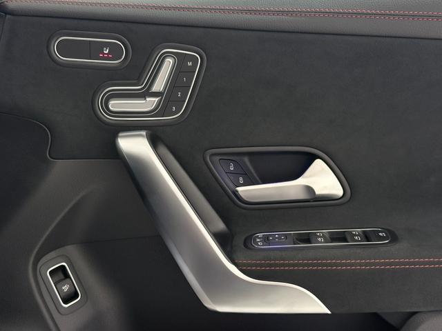 ＣＬＡクラス ＣＬＡ１８０　ＡＭＧライン　右ハンドル／セレナイトグレー／メモリー付きパワーシート／シートヒーター／アンビエントライト／正規ディーラー認定中古車／二年保証（20枚目）