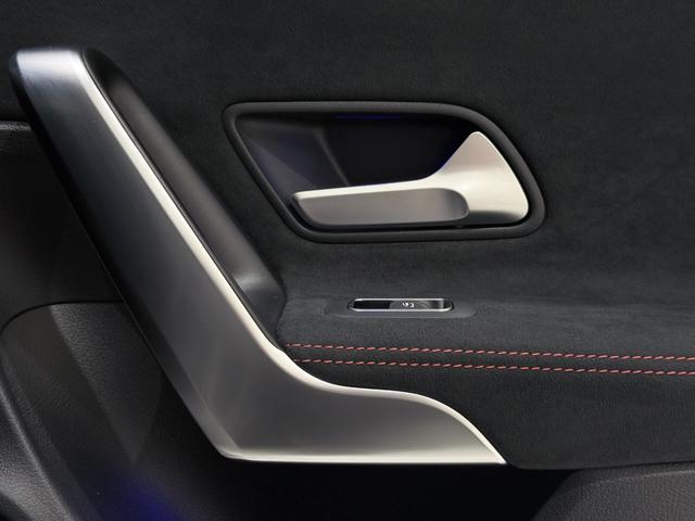 ＣＬＡクラス ＣＬＡ１８０　ＡＭＧライン　右ハンドル／セレナイトグレー／メモリー付きパワーシート／シートヒーター／アンビエントライト／正規ディーラー認定中古車／二年保証（31枚目）