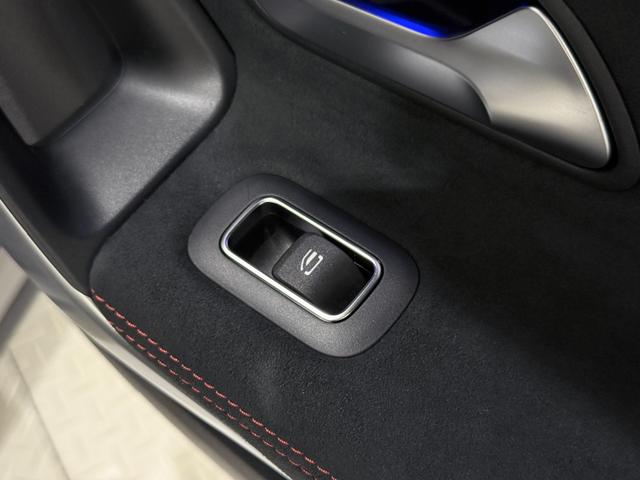 ＣＬＡクラス ＣＬＡ１８０　ＡＭＧライン　右ハンドル／セレナイトグレー／メモリー付きパワーシート／シートヒーター／アンビエントライト／正規ディーラー認定中古車／二年保証（32枚目）