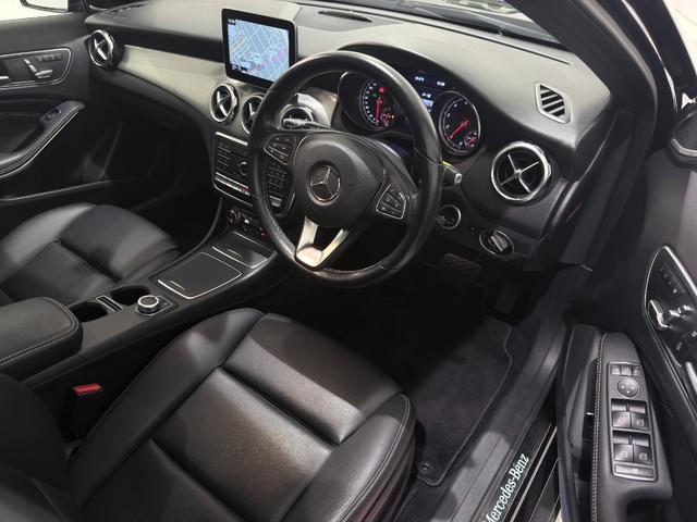 GLAクラス GLA220 4マチック ワンオーナー/右ハンドル/コスモスブラック/本革/シートヒーター/パノラミックスライディングルーフ/ドラレコ/正規ディーラー認定中古車/二年保証(2枚目)