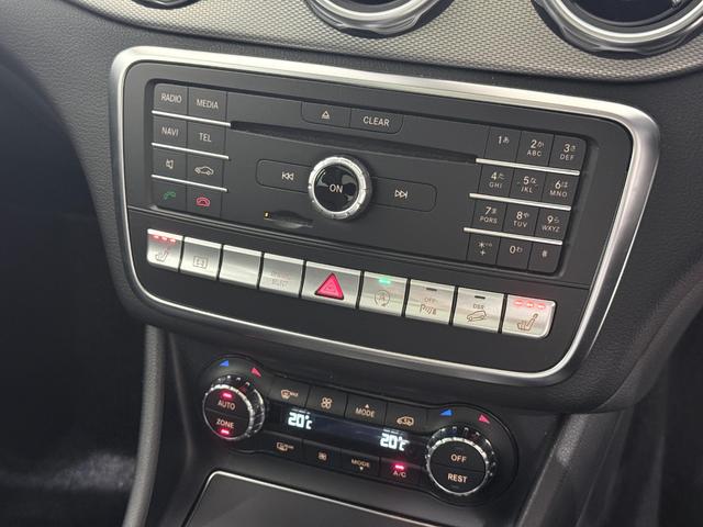 GLAクラス GLA220 4マチック ワンオーナー/右ハンドル/コスモスブラック/本革/シートヒーター/パノラミックスライディングルーフ/ドラレコ/正規ディーラー認定中古車/二年保証(6枚目)