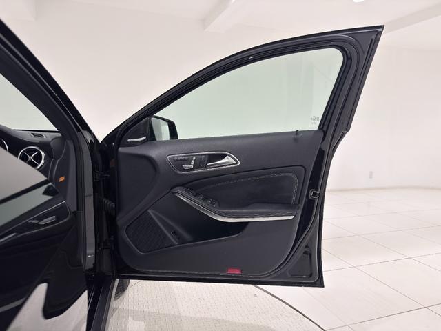 GLAクラス GLA220 4マチック ワンオーナー/右ハンドル/コスモスブラック/本革/シートヒーター/パノラミックスライディングルーフ/ドラレコ/正規ディーラー認定中古車/二年保証(24枚目)