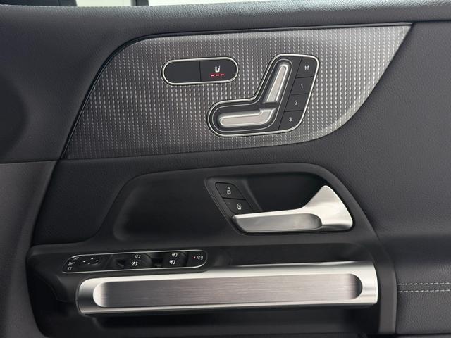 GLB GLB200d 4マチック ワンオーナー/右ハンドル/コスモスブラック/半革/シートヒーター/メモリー付きパワーシート/正規ディーラー認定中古車/二年保証(22枚目)