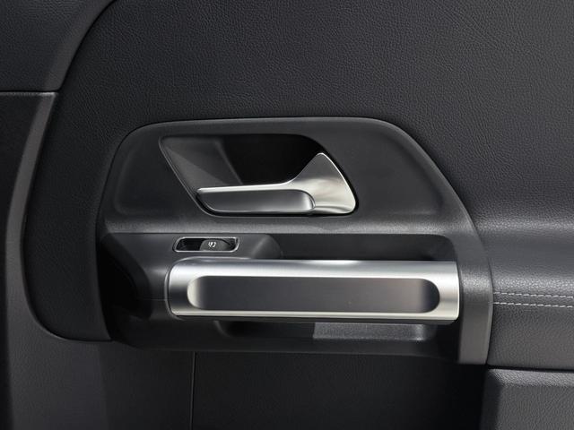 GLB GLB200d 4マチック ワンオーナー/右ハンドル/コスモスブラック/半革/シートヒーター/メモリー付きパワーシート/正規ディーラー認定中古車/二年保証(33枚目)