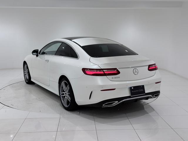 Eクラス E200 クーペ スポーツ 右ハンドル/ダイヤモンドホワイト/レザーP/エアバランスP/レーダーセーフティーP/HUD/Burmester/正規ディーラー認定中古車/二年保証(4枚目)