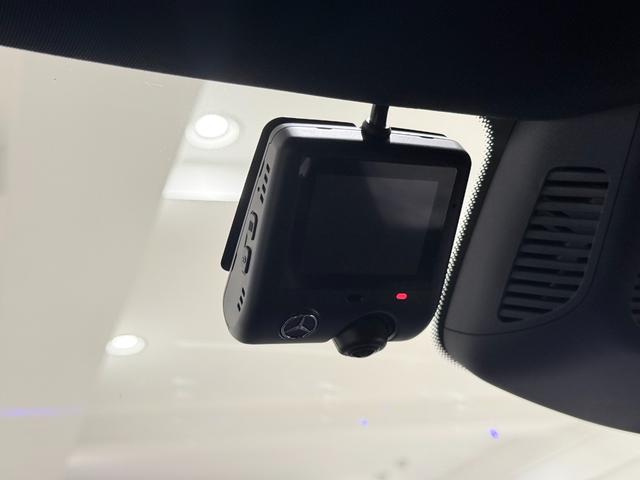 Cクラスステーションワゴン C220dステーションワゴンアバンギルドAMGライP 右ハンドル/グラファイトグレー/HUD/ドラレコ/シートヒーター/メモリー付きパワーシート/正規ディーラー認定中古車/二年保証(7枚目)