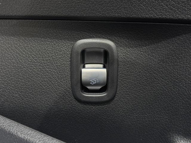 Cクラスステーションワゴン C220dステーションワゴンアバンギルドAMGライP 右ハンドル/グラファイトグレー/HUD/ドラレコ/シートヒーター/メモリー付きパワーシート/正規ディーラー認定中古車/二年保証(23枚目)