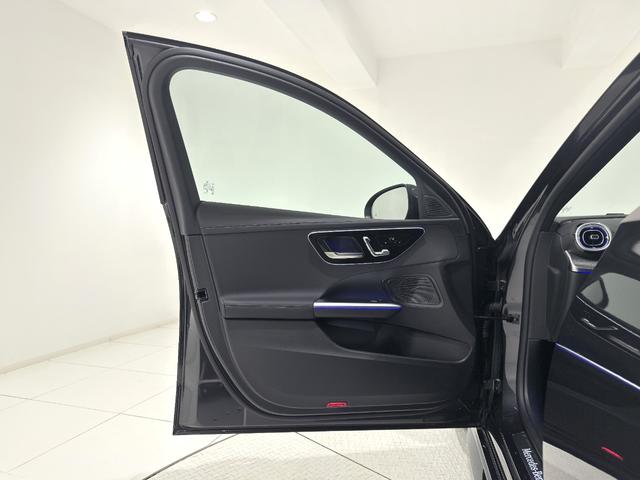 Cクラスステーションワゴン C220dステーションワゴンアバンギルドAMGライP 右ハンドル/グラファイトグレー/HUD/ドラレコ/シートヒーター/メモリー付きパワーシート/正規ディーラー認定中古車/二年保証(26枚目)