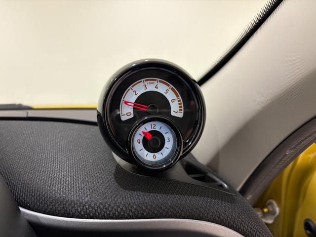 スマートフォーフォー BRABUS スポーツ 右ハンドル/ゴールド/本革/シートヒーター/ガラスルーフ/ETC/クルーズコントロール/レーンキーピングアシスト/正規ディーラー認定中古車/二年保証(5枚目)