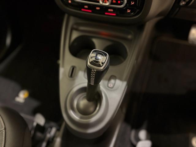 スマートフォーフォー BRABUS スポーツ 右ハンドル/ゴールド/本革/シートヒーター/ガラスルーフ/ETC/クルーズコントロール/レーンキーピングアシスト/正規ディーラー認定中古車/二年保証(6枚目)