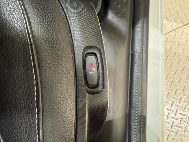 スマートフォーフォー BRABUS スポーツ 右ハンドル/ゴールド/本革/シートヒーター/ガラスルーフ/ETC/クルーズコントロール/レーンキーピングアシスト/正規ディーラー認定中古車/二年保証(7枚目)