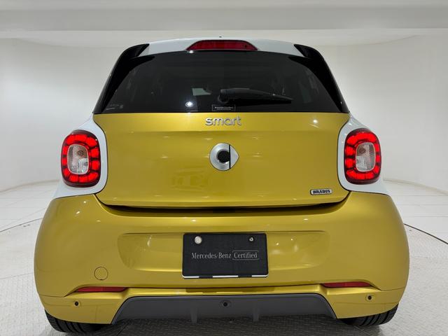 スマートフォーフォー BRABUS スポーツ 右ハンドル/ゴールド/本革/シートヒーター/ガラスルーフ/ETC/クルーズコントロール/レーンキーピングアシスト/正規ディーラー認定中古車/二年保証(15枚目)