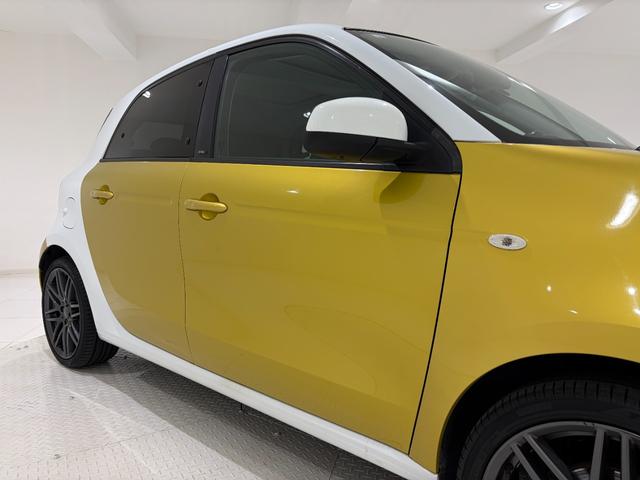 スマートフォーフォー BRABUS スポーツ 右ハンドル/ゴールド/本革/シートヒーター/ガラスルーフ/ETC/クルーズコントロール/レーンキーピングアシスト/正規ディーラー認定中古車/二年保証(17枚目)