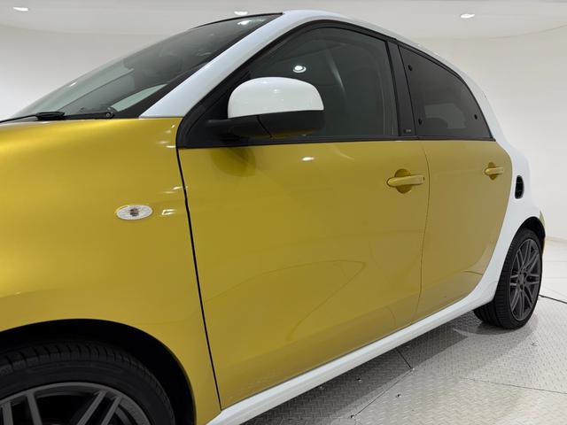 スマートフォーフォー BRABUS スポーツ 右ハンドル/ゴールド/本革/シートヒーター/ガラスルーフ/ETC/クルーズコントロール/レーンキーピングアシスト/正規ディーラー認定中古車/二年保証(18枚目)