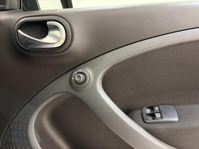 スマートフォーフォー BRABUS スポーツ 右ハンドル/ゴールド/本革/シートヒーター/ガラスルーフ/ETC/クルーズコントロール/レーンキーピングアシスト/正規ディーラー認定中古車/二年保証(22枚目)