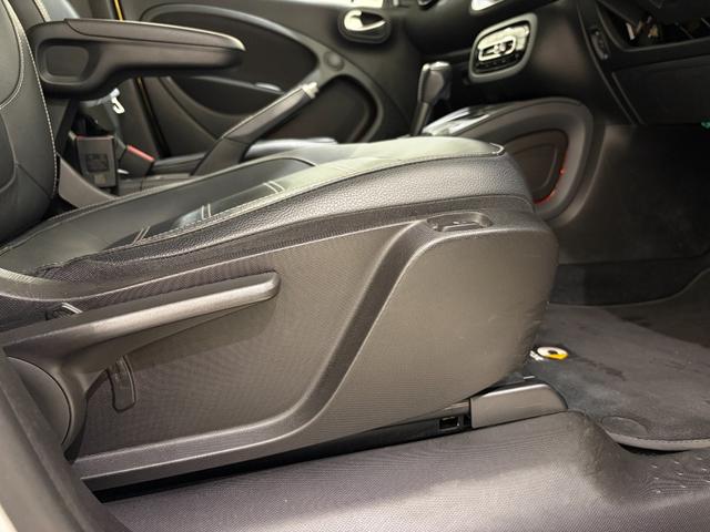 スマートフォーフォー BRABUS スポーツ 右ハンドル/ゴールド/本革/シートヒーター/ガラスルーフ/ETC/クルーズコントロール/レーンキーピングアシスト/正規ディーラー認定中古車/二年保証(25枚目)