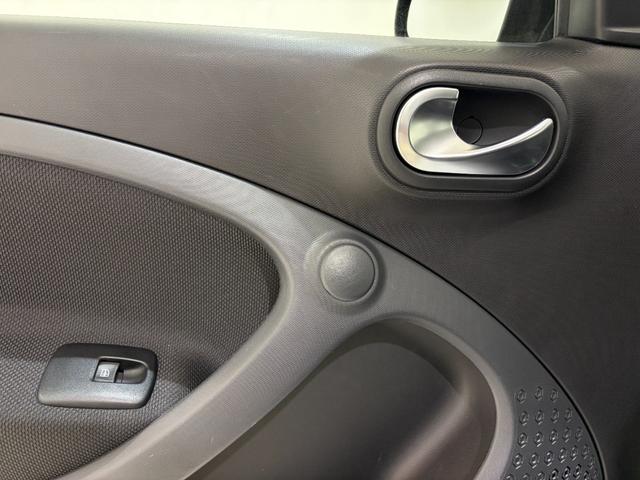 スマートフォーフォー BRABUS スポーツ 右ハンドル/ゴールド/本革/シートヒーター/ガラスルーフ/ETC/クルーズコントロール/レーンキーピングアシスト/正規ディーラー認定中古車/二年保証(27枚目)