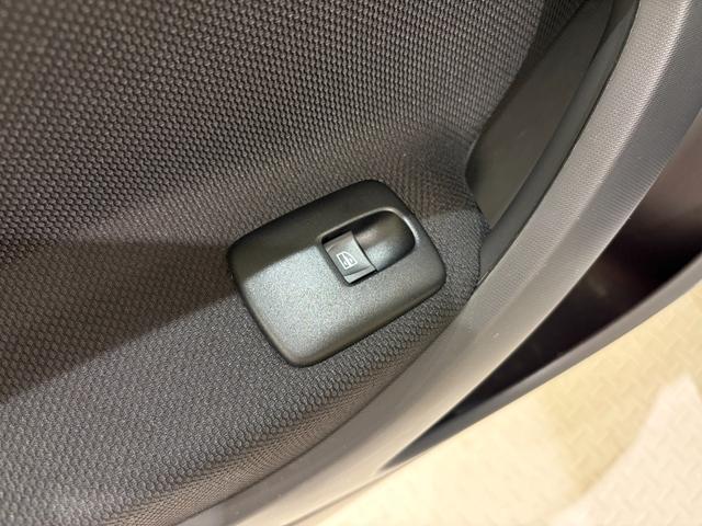 スマートフォーフォー BRABUS スポーツ 右ハンドル/ゴールド/本革/シートヒーター/ガラスルーフ/ETC/クルーズコントロール/レーンキーピングアシスト/正規ディーラー認定中古車/二年保証(28枚目)