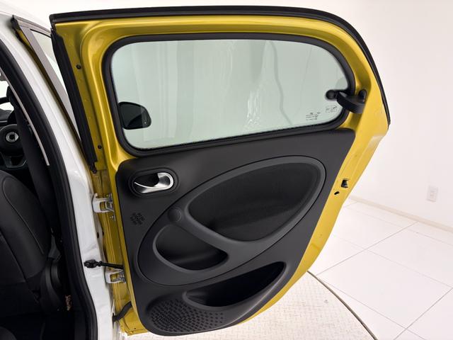 スマートフォーフォー BRABUS スポーツ 右ハンドル/ゴールド/本革/シートヒーター/ガラスルーフ/ETC/クルーズコントロール/レーンキーピングアシスト/正規ディーラー認定中古車/二年保証(31枚目)
