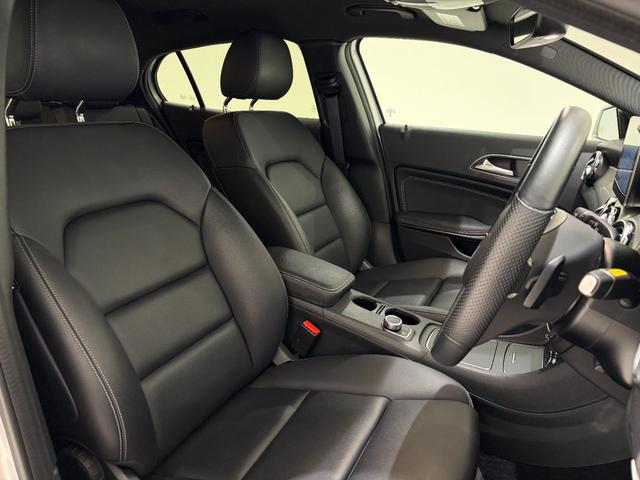 GLAクラス GLA220 4マチック 右ハンドル/イリジウムシルバー/シートヒーター/バックカメラ/正規ディーラー認定中古車/二年保証(3枚目)