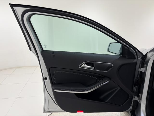 GLAクラス GLA220 4マチック 右ハンドル/イリジウムシルバー/シートヒーター/バックカメラ/正規ディーラー認定中古車/二年保証(26枚目)