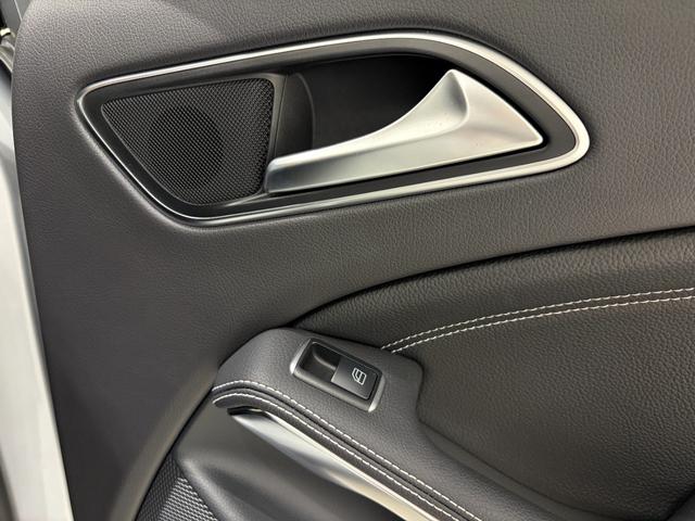 GLAクラス GLA220 4マチック 右ハンドル/イリジウムシルバー/シートヒーター/バックカメラ/正規ディーラー認定中古車/二年保証(32枚目)