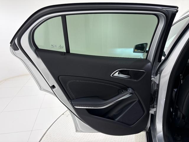GLAクラス GLA220 4マチック 右ハンドル/イリジウムシルバー/シートヒーター/バックカメラ/正規ディーラー認定中古車/二年保証(36枚目)