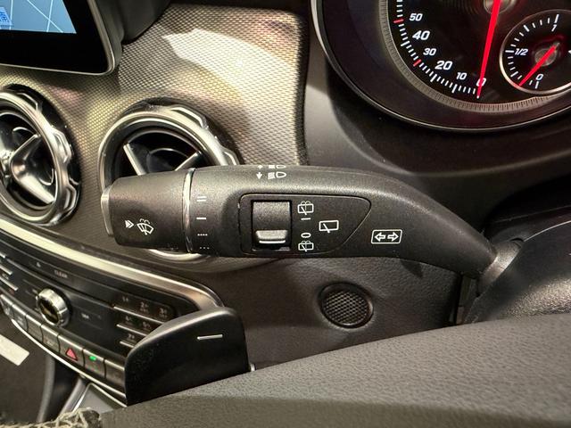 GLAクラス GLA220 4マチック 右ハンドル/イリジウムシルバー/シートヒーター/バックカメラ/正規ディーラー認定中古車/二年保証(52枚目)