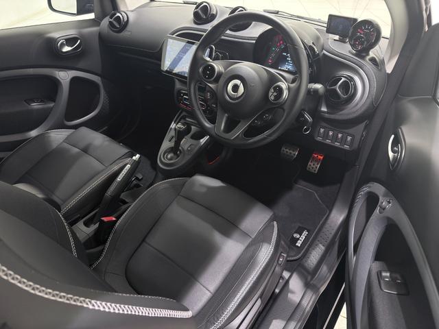 スマートフォーツークーペ BRABUS エクスクルーシブ 右ハンドル/グレー/フローティングナビ/ドラレコ/シートヒーター/正規ディーラー認定中古車/二年保証(2枚目)
