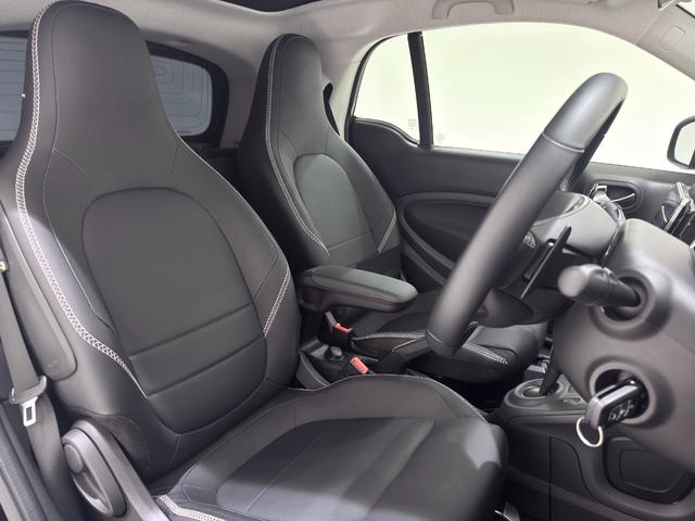 スマートフォーツークーペ BRABUS エクスクルーシブ 右ハンドル/グレー/フローティングナビ/ドラレコ/シートヒーター/正規ディーラー認定中古車/二年保証(3枚目)