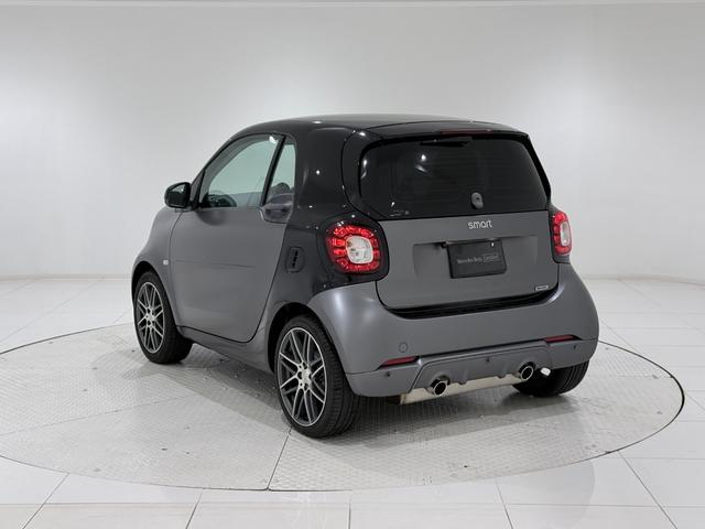 スマートフォーツークーペ BRABUS エクスクルーシブ 右ハンドル/グレー/フローティングナビ/ドラレコ/シートヒーター/正規ディーラー認定中古車/二年保証(4枚目)