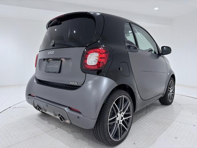 スマートフォーツークーペ BRABUS エクスクルーシブ 右ハンドル/グレー/フローティングナビ/ドラレコ/シートヒーター/正規ディーラー認定中古車/二年保証(14枚目)