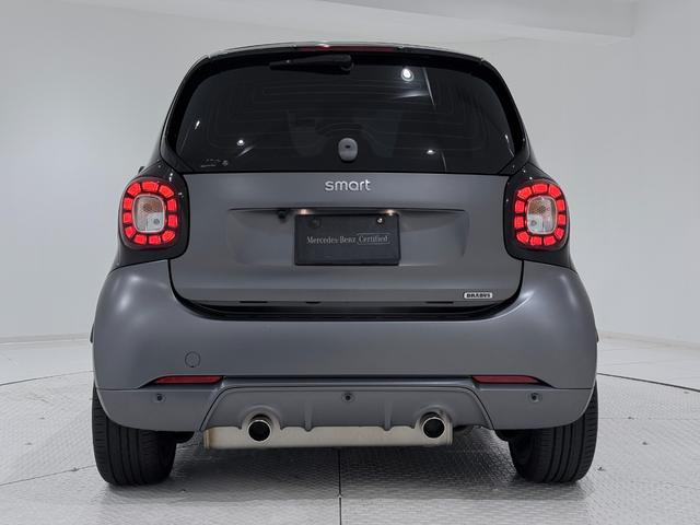 スマートフォーツークーペ BRABUS エクスクルーシブ 右ハンドル/グレー/フローティングナビ/ドラレコ/シートヒーター/正規ディーラー認定中古車/二年保証(15枚目)