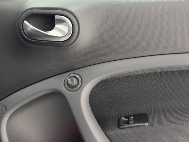 スマートフォーツークーペ BRABUS エクスクルーシブ 右ハンドル/グレー/フローティングナビ/ドラレコ/シートヒーター/正規ディーラー認定中古車/二年保証(22枚目)