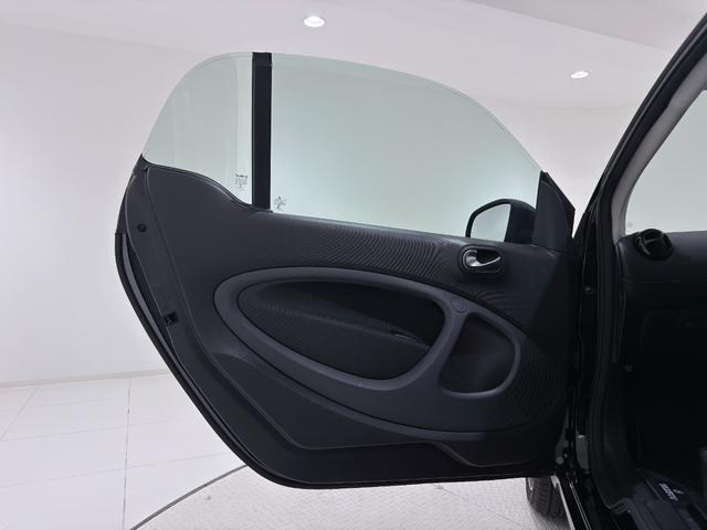 スマートフォーツークーペ BRABUS エクスクルーシブ 右ハンドル/グレー/フローティングナビ/ドラレコ/シートヒーター/正規ディーラー認定中古車/二年保証(25枚目)